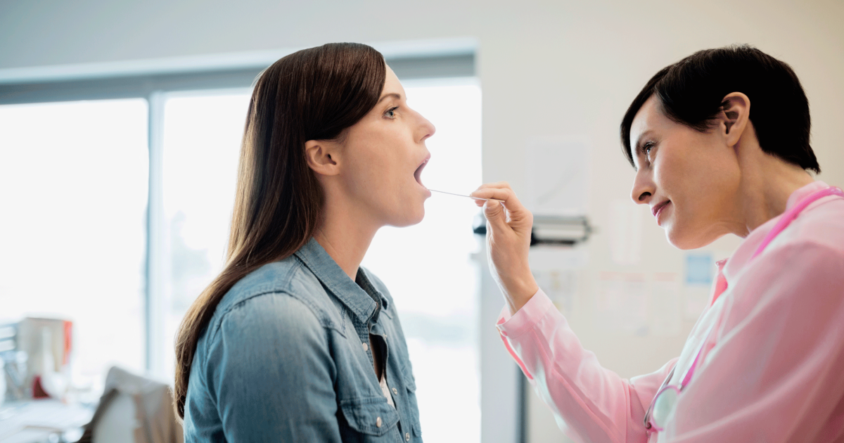 Plaques blanches dans la bouche - Symptômes, causes, traitements